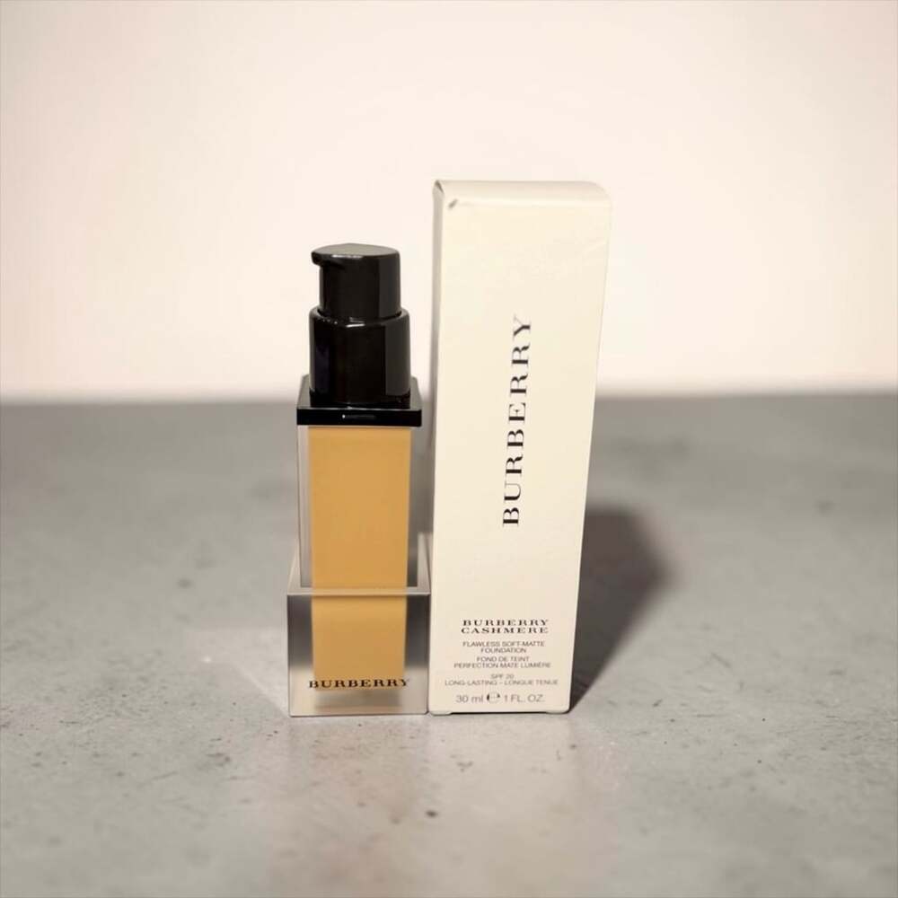Burberry Cashmere Foundation No.42 Camel 30ml